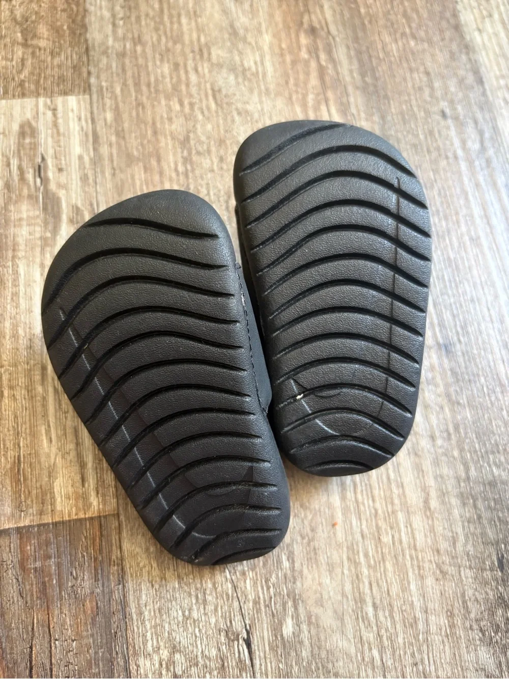 Nike easy slip